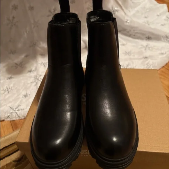 NWT & box Cushionaire memory foam modern black boots, 1.5 inch heel, size 9 - Picture 7 of 10